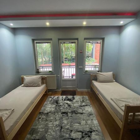 City Park Hostel Приштина Екстер'єр фото