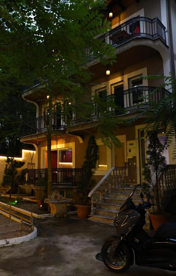City Park Hostel Приштина Екстер'єр фото