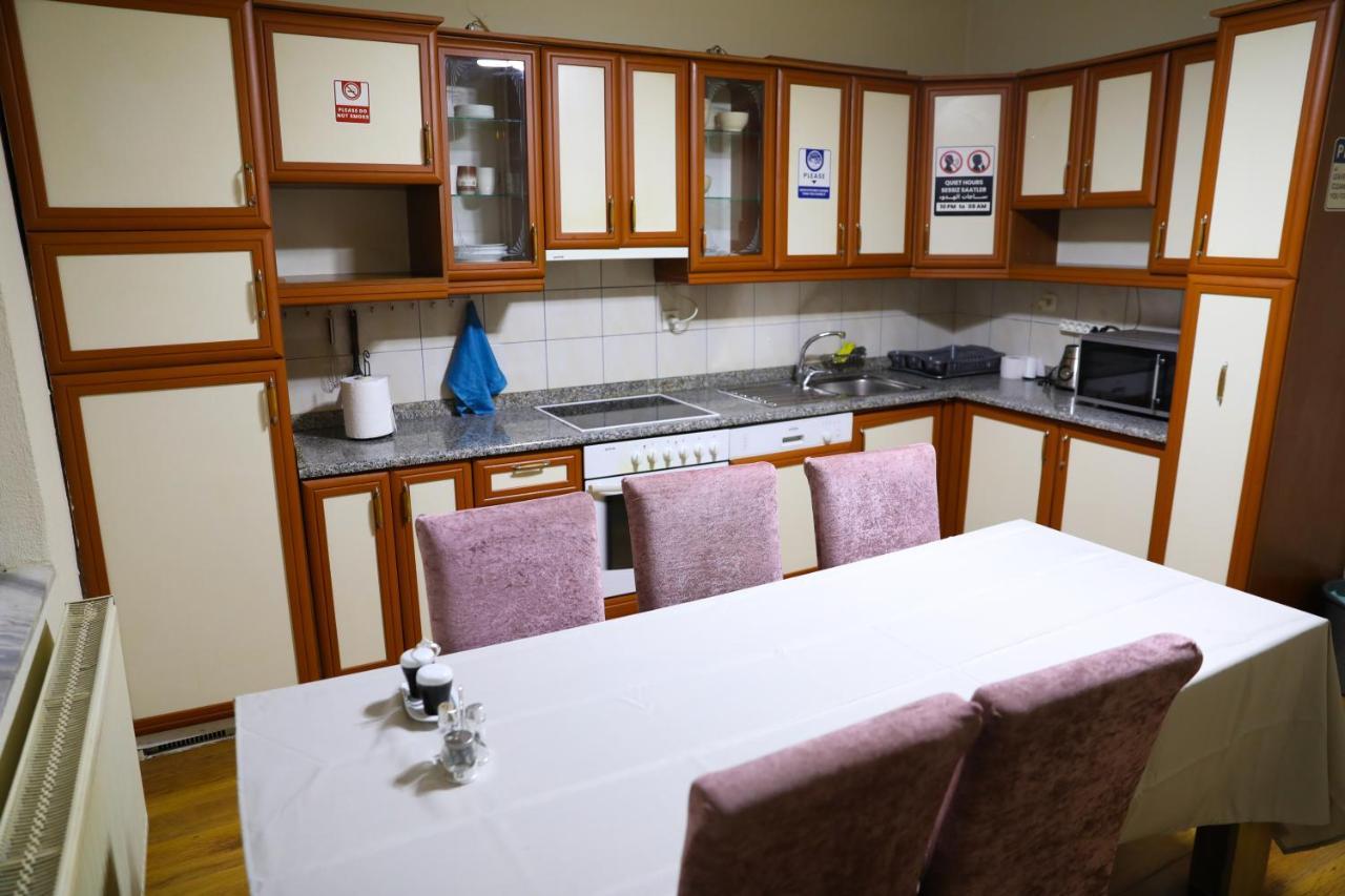 City Park Hostel Приштина Екстер'єр фото