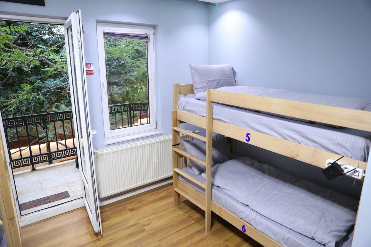City Park Hostel Приштина Екстер'єр фото