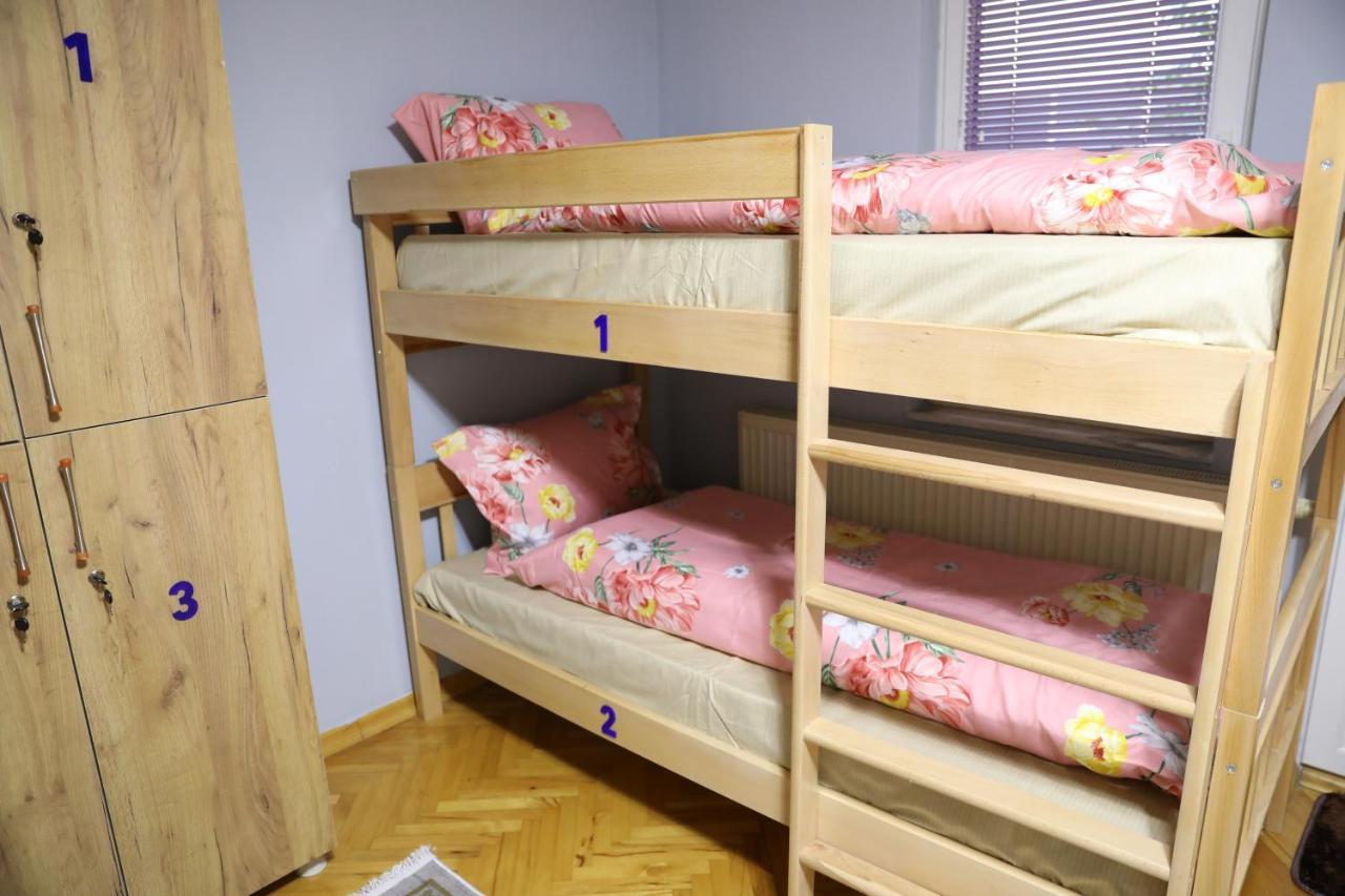 City Park Hostel Приштина Екстер'єр фото