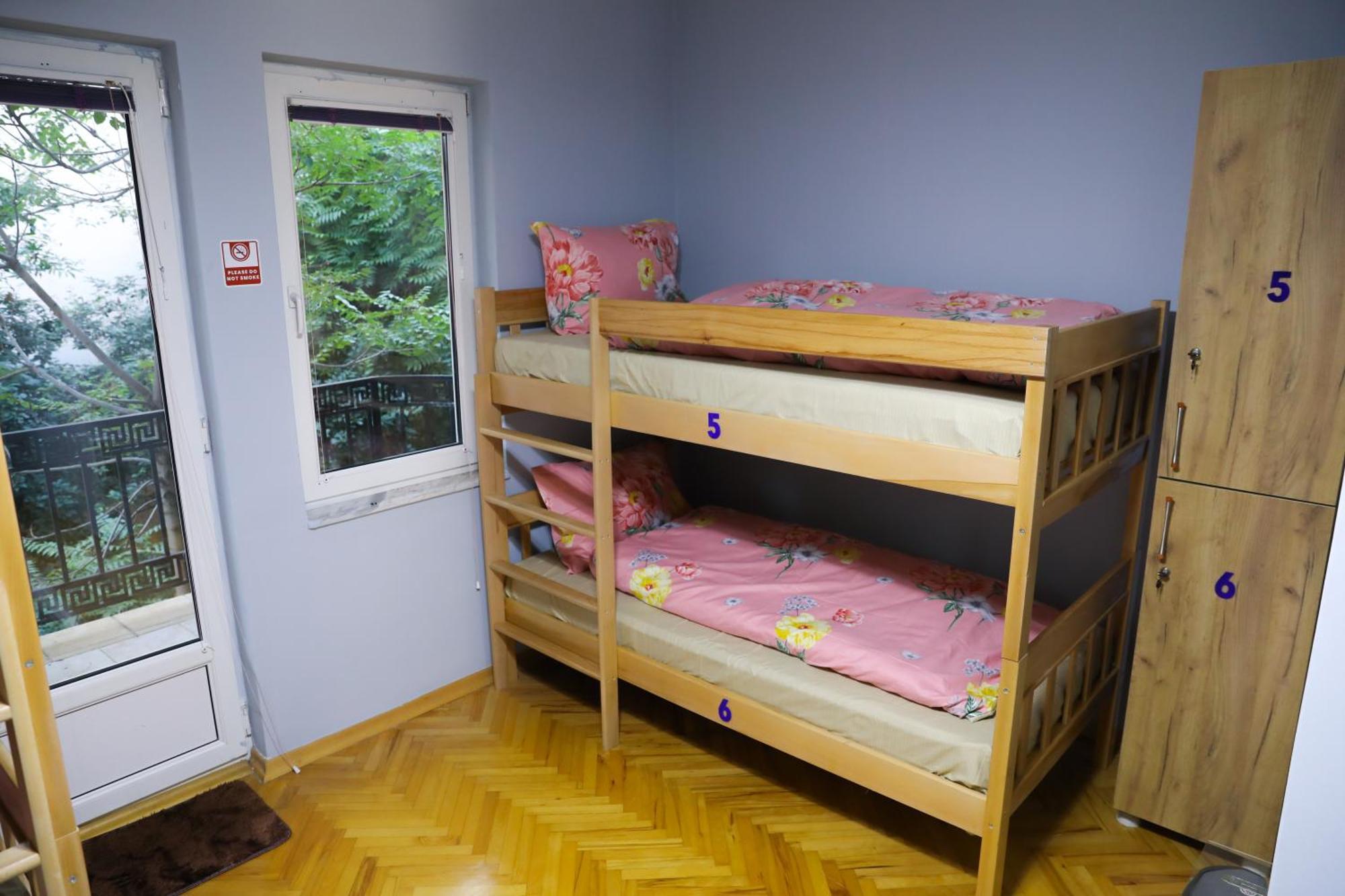 City Park Hostel Приштина Екстер'єр фото
