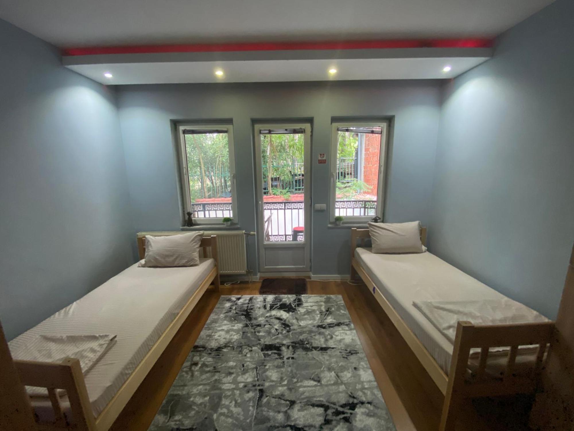 City Park Hostel Приштина Екстер'єр фото