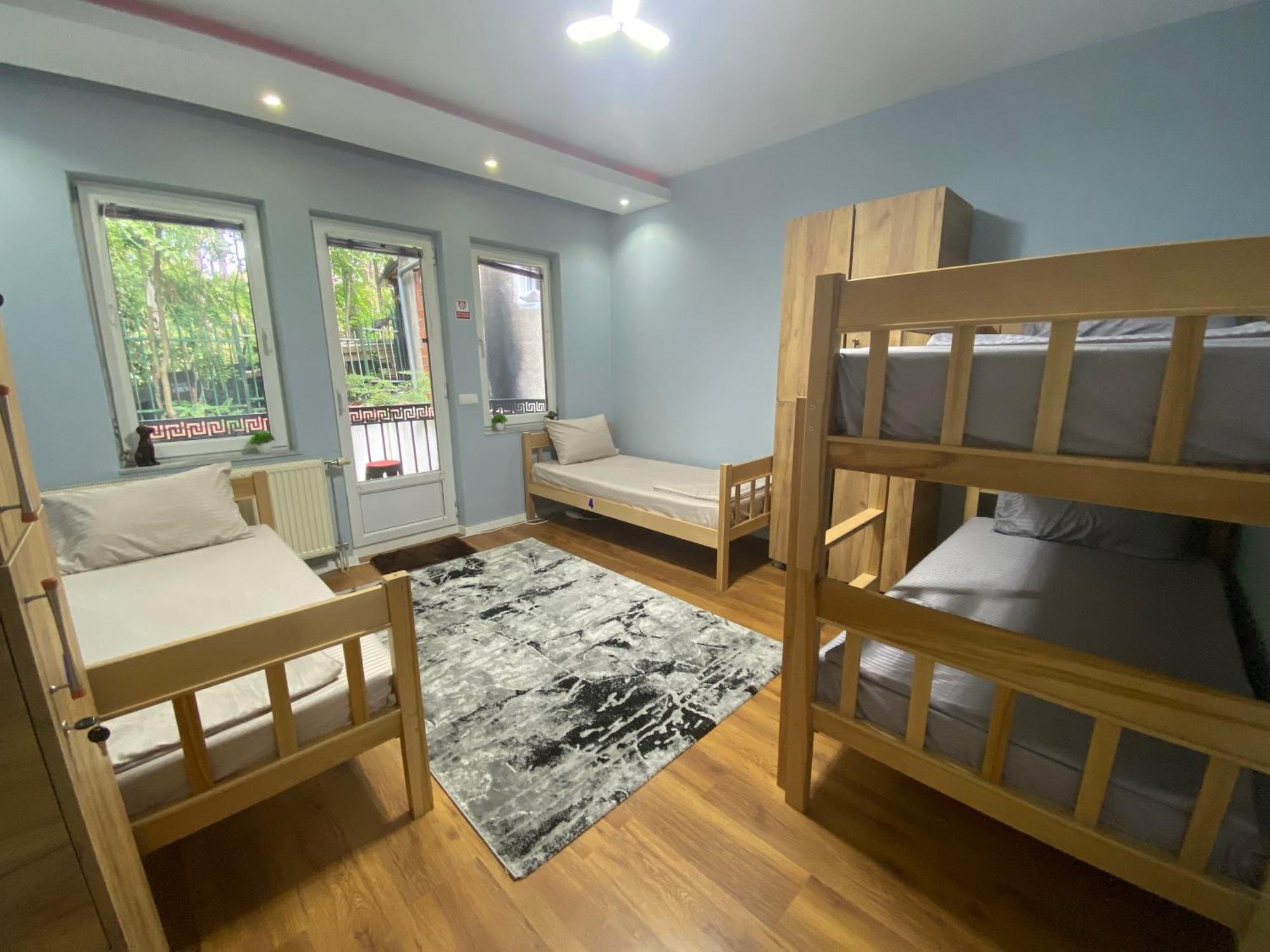 City Park Hostel Приштина Екстер'єр фото
