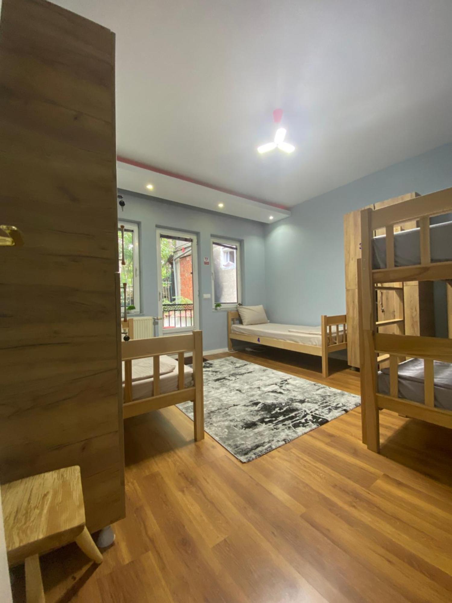 City Park Hostel Приштина Екстер'єр фото